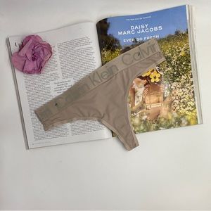 new Calvin Klein mid-rise Thong 1 pack